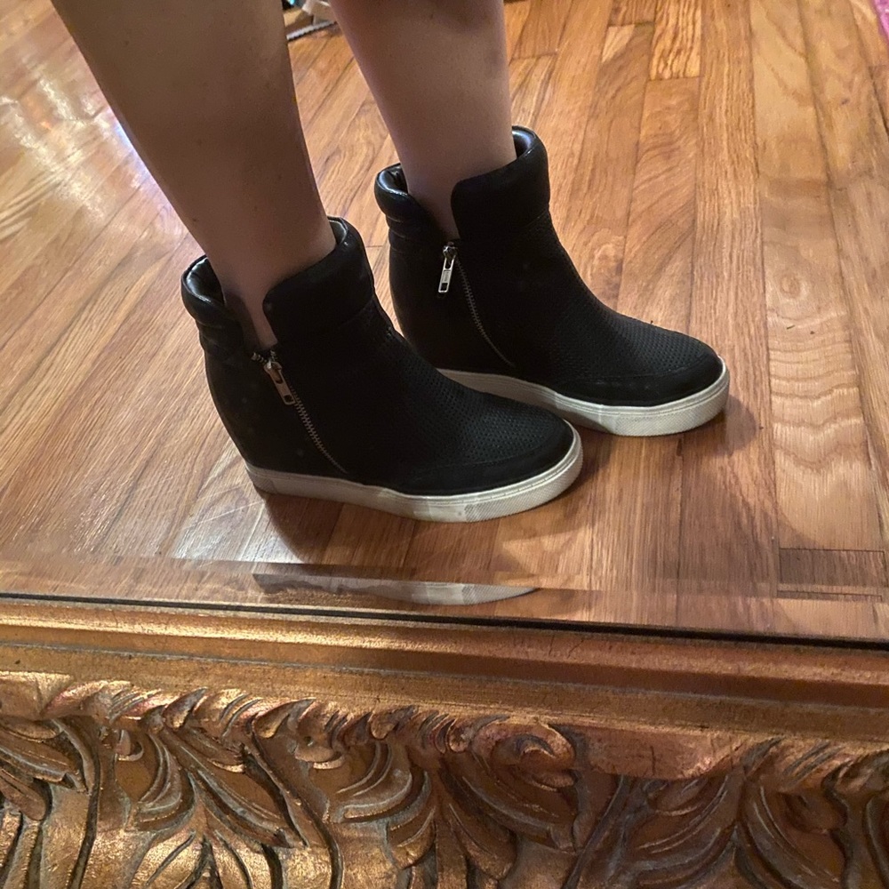 Mossimo Hidden wedge sneakers